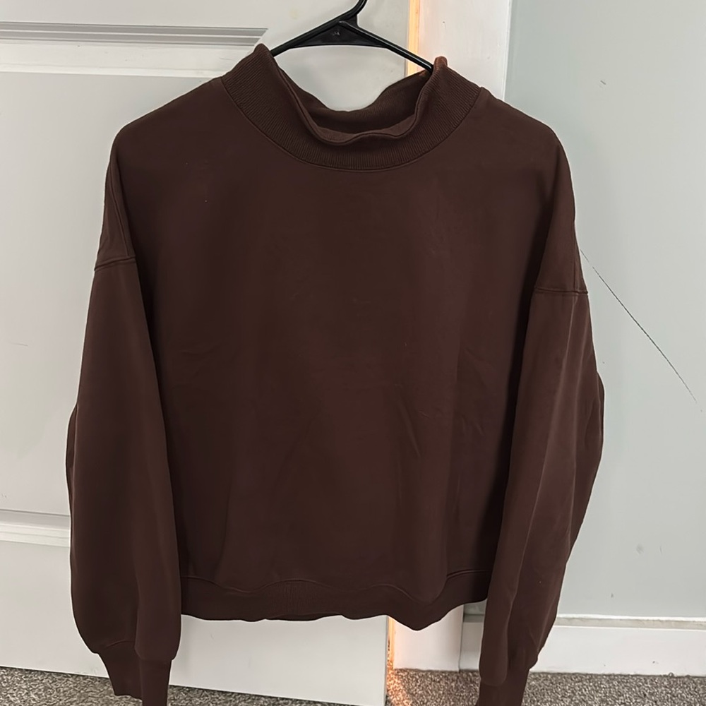 High neck brown crewneck